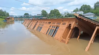 houseboats in jhelum bear the brunt of flooding