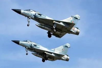 iaf s sarang team enthralls crowd on culmination of singapore airshow