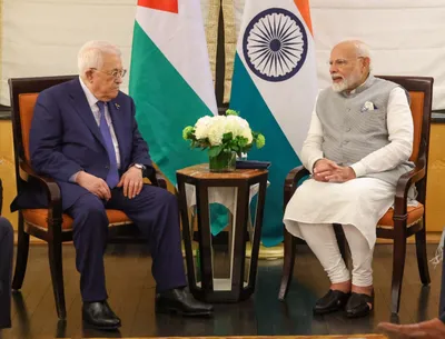 pm modi meets palestinian president abbas  expresses deep concern at humanitarian situation in gaza