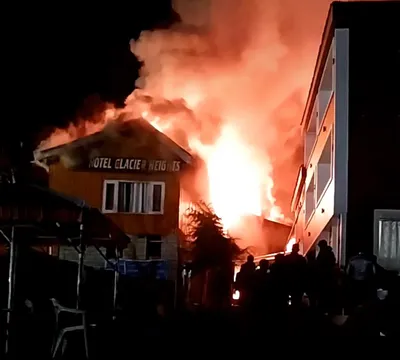 fire damages hotel in sonamarg