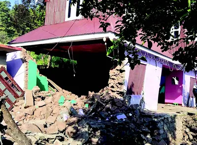 day 3  land sinking continues in parnote