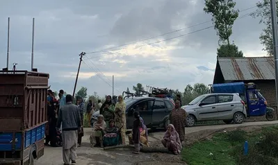 protesters block sopore sumbal road  demand robust search operation to rescue drowned kid