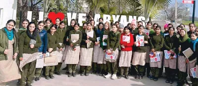 over 1500 school students visit aryans campus