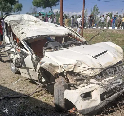 four punjab residents killed  three grievously injured in south kashmir road mishap