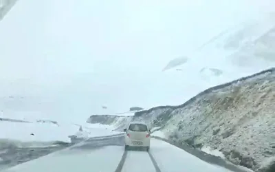 rains lash kashmir  snowfall at peer ki gali  zojila