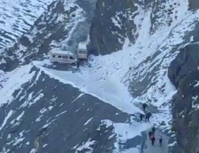 four tourists  local driver die in cab mishap at zojila pass