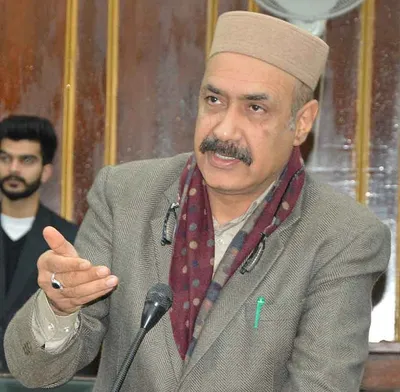 basharat bukhari expresses surprise over power crisis