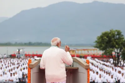 pm modi lauds enthusiasm of j k people towards yoga