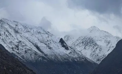 light snowfall in higher reaches of kashmir