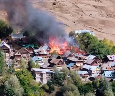 cm omar abdullah orders rs 1 70 cr financial assistance to mulwarwan fire victims