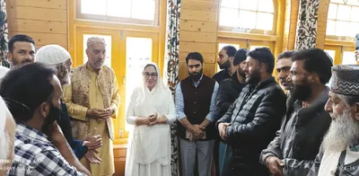 dr andrabi visits charar e sharif