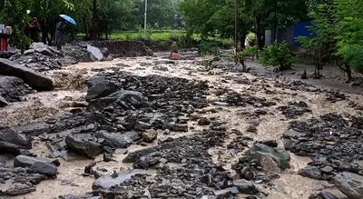 flash floods hit ganderbal’s kullan village  block srinagar leh nh