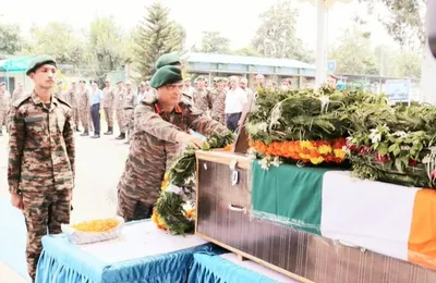 army pays tributes to soldier killed in poonch