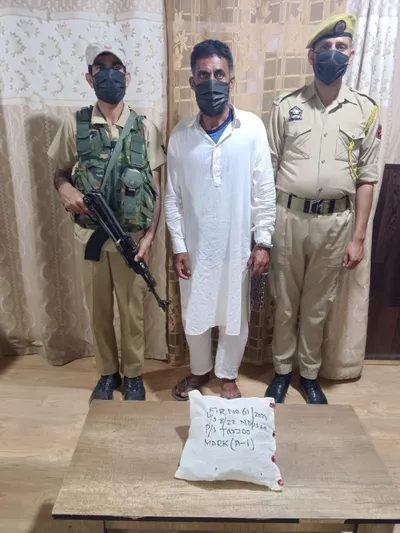 drug peddler along with psychotropic substance held in sopore  police