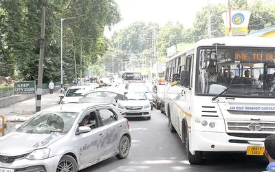 massive traffic jams pester commuters in srinagar