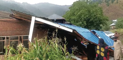 strong winds damage residential house in kalaroose