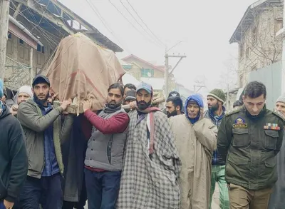 muslims perform last rites of kashmiri pandit in tullamulla