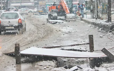 commuters decry haphazard construction of roads  drainage system in srinagar