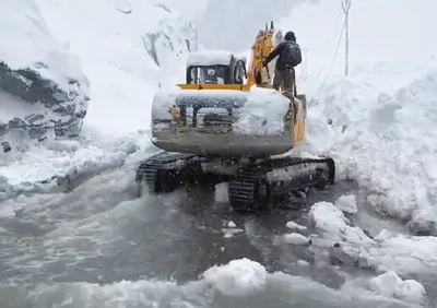 avalanche blocks sonamarg road