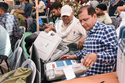 lok sabha elections  nda crosses majority mark as per ec trends  india bloc above 200