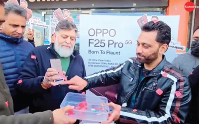 oppo mobiles unveils f25 pro