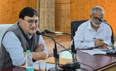 deo baramulla holds interactive session with zonal  sector magistrate