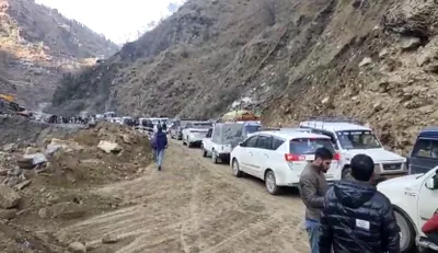 traffic restored partially on jammu srinagar national highway