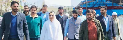 dr darakhshan reviews arrangements at hazratbal  other shrines