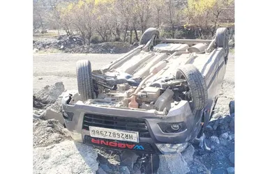 6 injured in chenani  nowgam road accidents