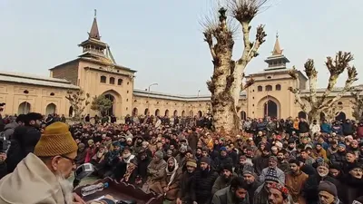 ‘salatul istisqa’ offered at jama masjid to pray for end to dry spell