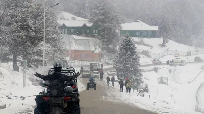 snow dodges kashmir plains  blankets higher reaches