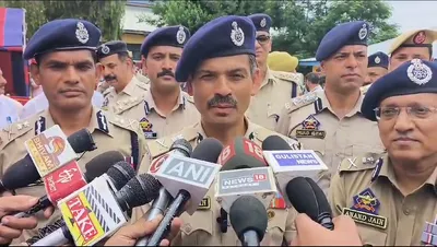 dgp j k police honors 32 personnel for bravery displayed during doda encounter