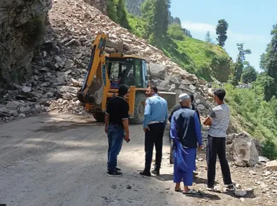 landslide disrupts vehicular movement on mughal road
