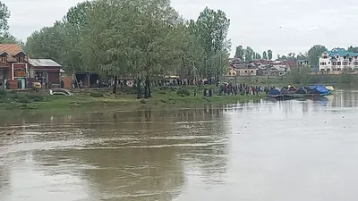 boat ferrying children capsizes in jhelum in srinagar  casualties reported