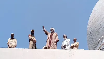 devotees throng dargah hazratbal on martyrdom anniversary of hazrat umar farooq  ra 