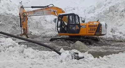 srinagar leh highway closes for traffic  avalanche warning issued for ganderbal higher reaches