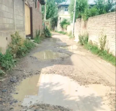 dilapidated road irks mirabad residents