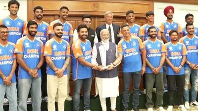 pm modi meets victorious icc t20 world cup team at his residence