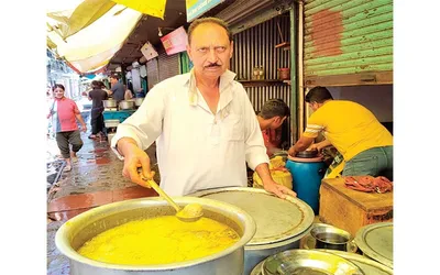 ‘our three generations have been serving low cost delicacies in this food street’