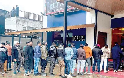 enthusiastic cinegoers witness joy of housefull cinemas after 3 decade wait