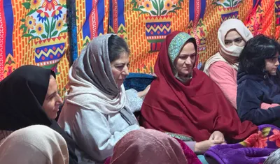 mehbooba mufti pays condolence visit to beerwah