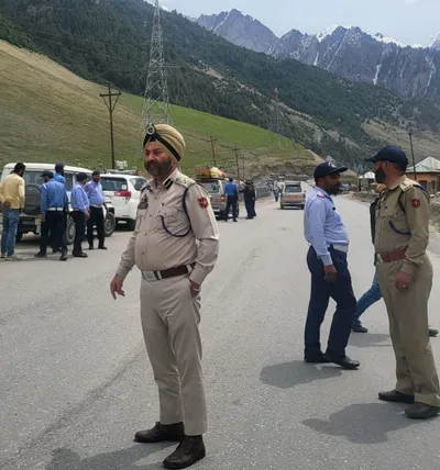 traffic police rural acts tough against overcharging from tourists in kashmir