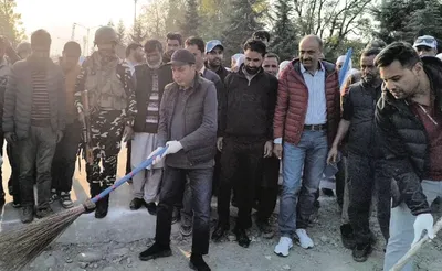 mla farooq shah launches cleanliness drive in gulmarg