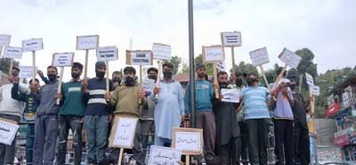 silent protest against detention of nc congress youth leader  others held in bandipora