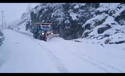 srinagar leh highway closed for traffic after fresh snowfall