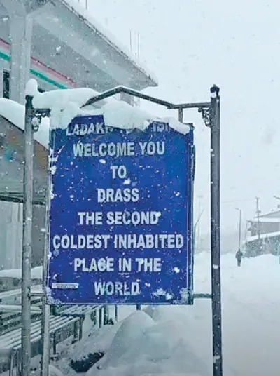 widespread snowfall in ladakh