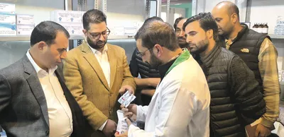 mla farooq shah visits tangmarg hospital