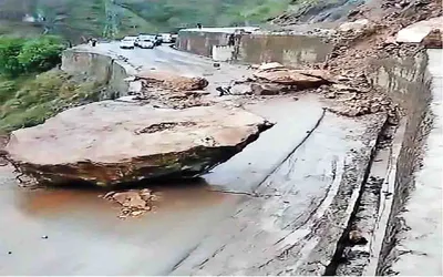 srinagar jammu national highway closed due to landslides  shooting stones