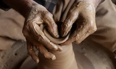  fading legacy    kashmir pottery struggles to survive in modern times