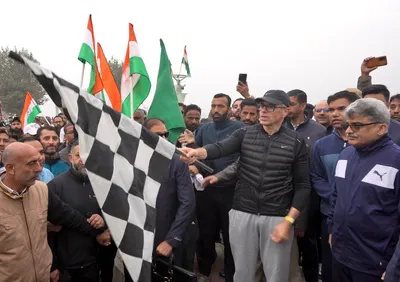 omar abdullah flags off ‘run for unity’ from skicc srinagar